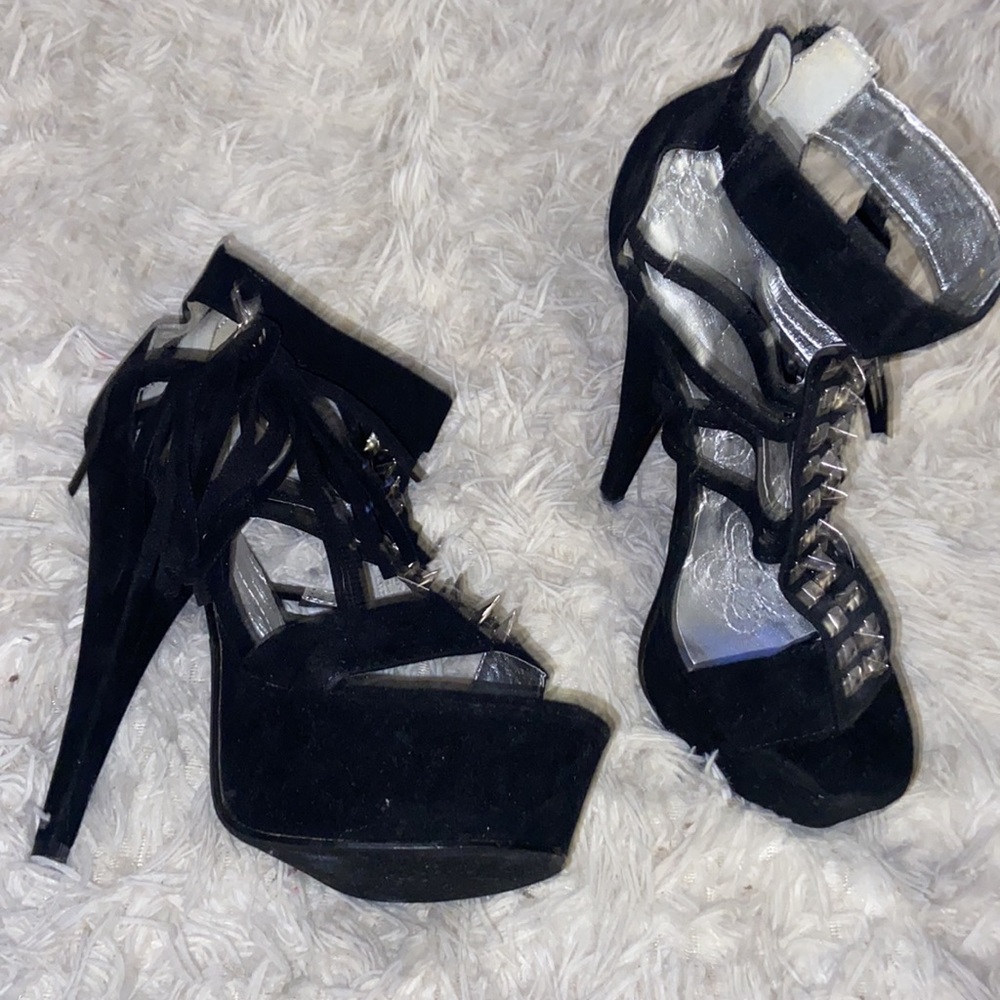 Heels - Picture 2 of 3